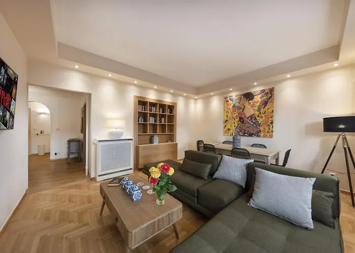 Kolonaki 2 Bdr Apartment